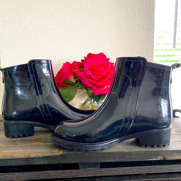 Nicole Miller Shiny Patent Leather Ankle Rain Boots (size 6)🌹 - Picture 5 of 13